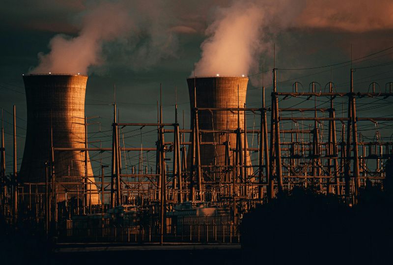 India opens nuclear power sector to private firms